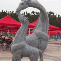 母子长颈鹿石雕，公园动物石雕