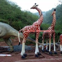 仿真长颈鹿雕塑，玻璃钢动物雕塑