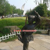 小女孩练剑铜雕，公园人物铜雕