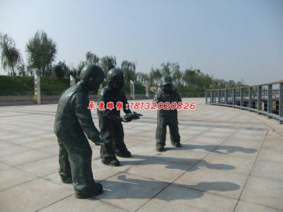 广场人物雕塑，小孩玩耍铜雕