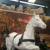 抬蹄马雕塑，玻璃钢白马动物雕塑