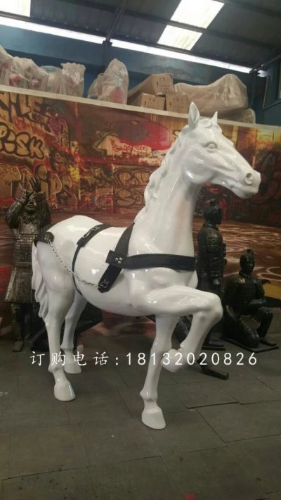 抬蹄马雕塑，玻璃钢白马动物雕塑 (2)