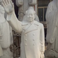 毛主席挥手雕像，广场伟人石雕