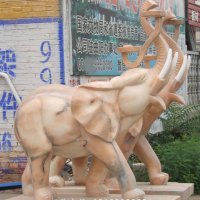 大象石雕，晚霞红动物雕塑