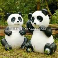 大熊猫雕塑，公园玻璃钢动物雕塑