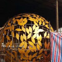 树叶镂空球雕塑，不锈钢景观雕塑
