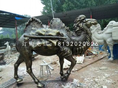 驮货骆驼雕塑，玻璃钢仿铜动物雕塑