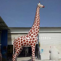 仿真长颈鹿，玻璃钢大型动物雕塑