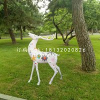 彩绘小鹿雕塑，玻璃钢动物摆件