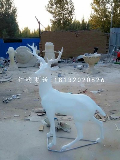 白色的小鹿雕塑，玻璃钢动物雕塑