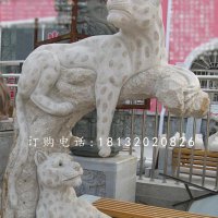 金钱豹雕塑，街边动物石雕