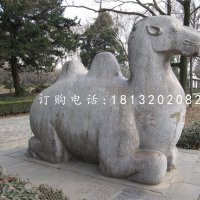 卧着的骆驼雕塑，公园动物石雕