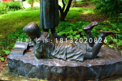小孩趴着看书雕塑，公园景观铜雕