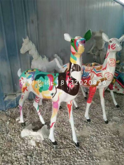 小鹿雕塑，玻璃钢彩绘动物