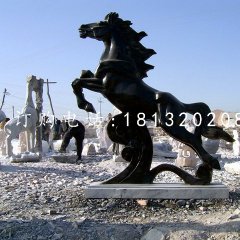 黑馬石雕,廣場黑馬雕塑