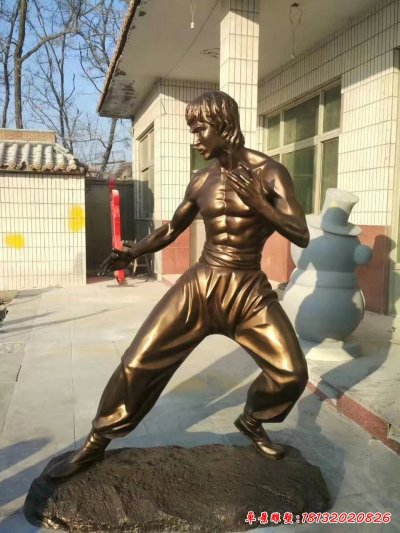 铸铜李小龙雕像