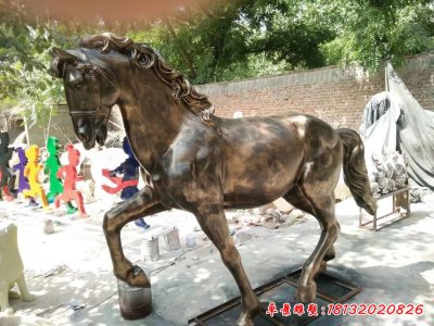 抬蹄的马铜雕