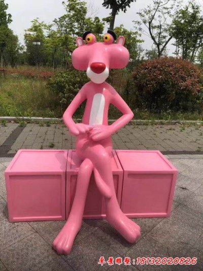 玻璃钢坐姿粉红豹雕塑