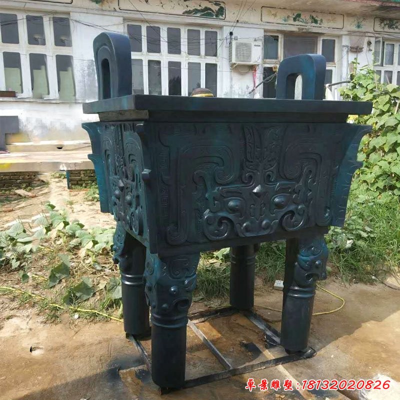 企业青铜四足方鼎雕塑