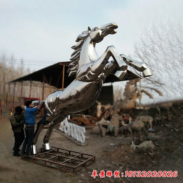 不锈钢镜面奔马雕塑
