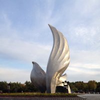 广场不锈钢大型抽象鸽子雕塑