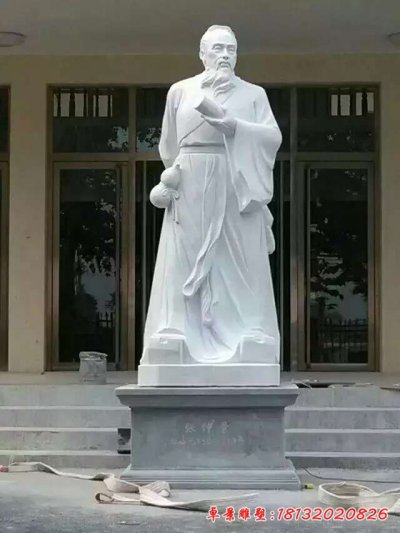 古代名医张仲景石雕像