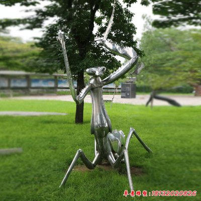 不锈钢园林镜面螳螂雕塑3