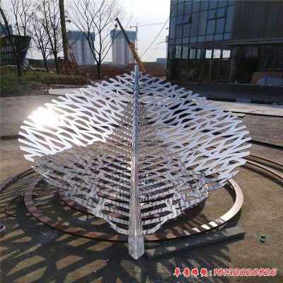 不锈钢大型镂空树叶公园雕塑2