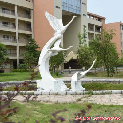 小区仙鹤展翅石雕 (1)