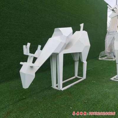 玻璃钢抽象几何低头鹿雕塑 (4)