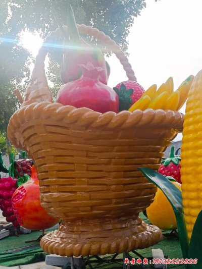 玻璃钢大型蔬菜水果篮雕塑2