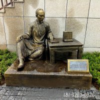 铜雕人物黄履庄