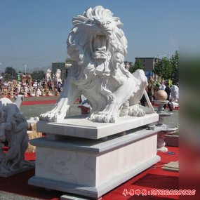 古代狮子雕像
