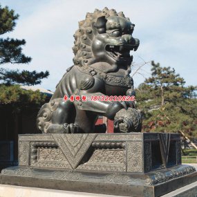 门口大型铜雕狮子