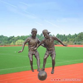 玻璃钢踢足球人物雕塑